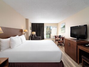 Standard Room (Buckingham) | In-room safe, desk, laptop workspace, blackout drapes - Huntingdon Hotel and Suites (Victoria)