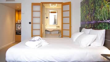 Chambre Exécutive, 1 lit double et 1 canapé-lit | Coffres-forts dans les chambres, bureau
