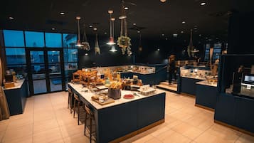 Daily buffet breakfast (EUR 19.5 per person)