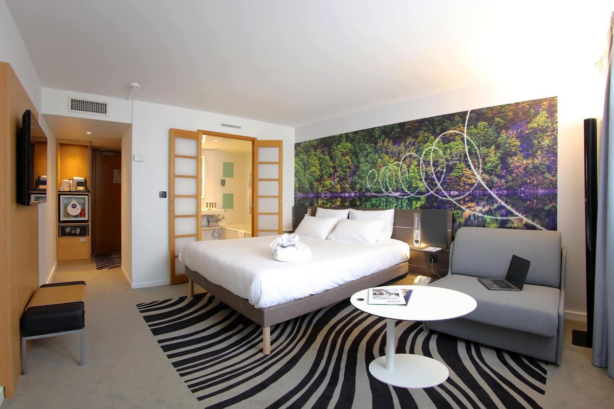 Executive Room, 1 Double Bed with Sofa bed | In-room safe, desk, laptop workspace, blackout curtains