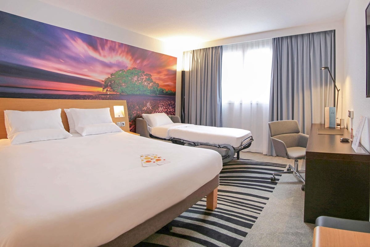 In-room safe, desk, laptop workspace, blackout curtains