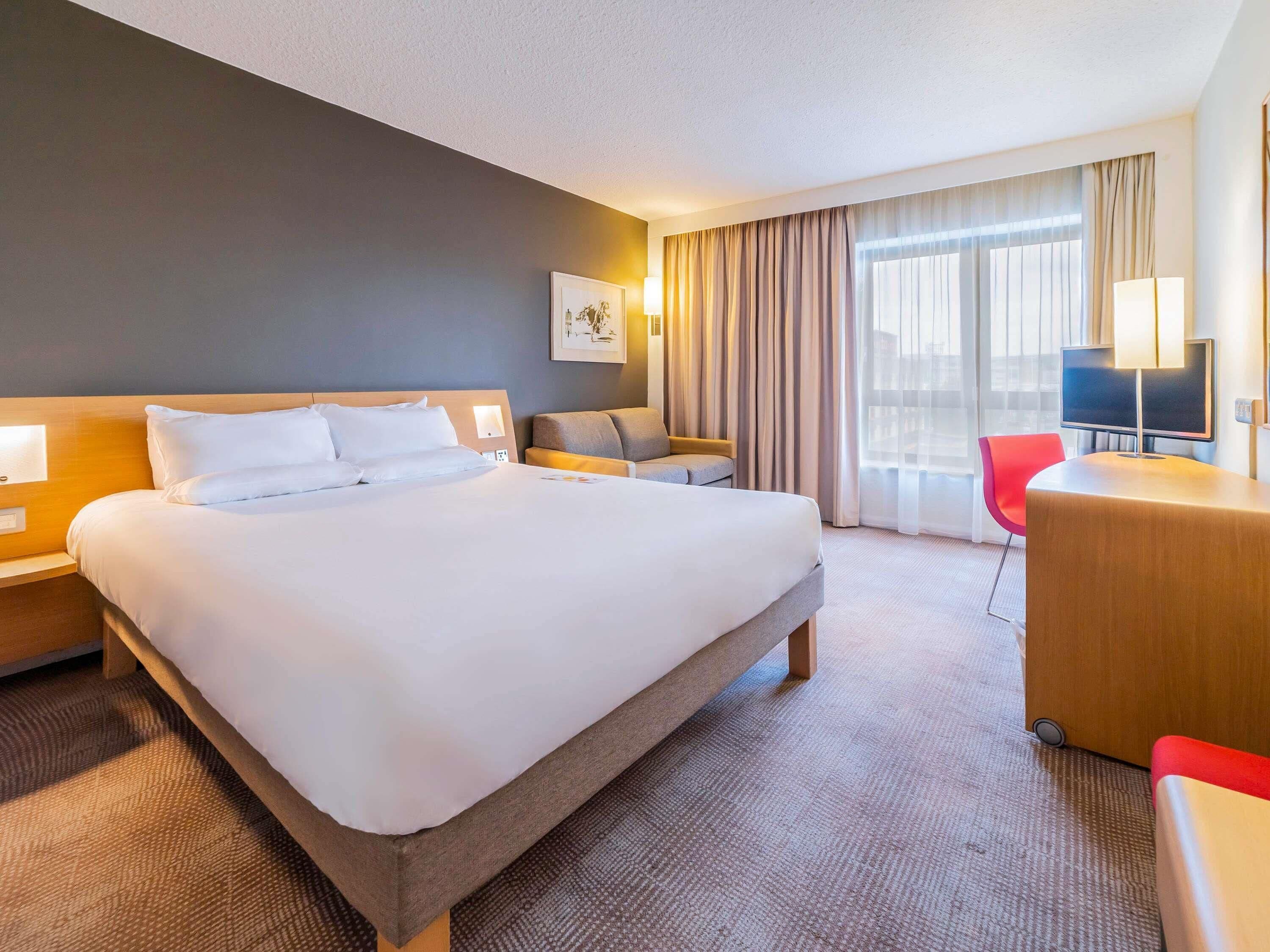Superior Room, 1 Queen Bed with Sofa bed | Minibar, in-room safe, desk, laptop workspace