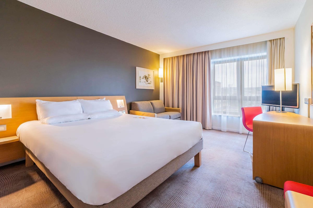 Superior Room, 1 Queen Bed with Sofa bed