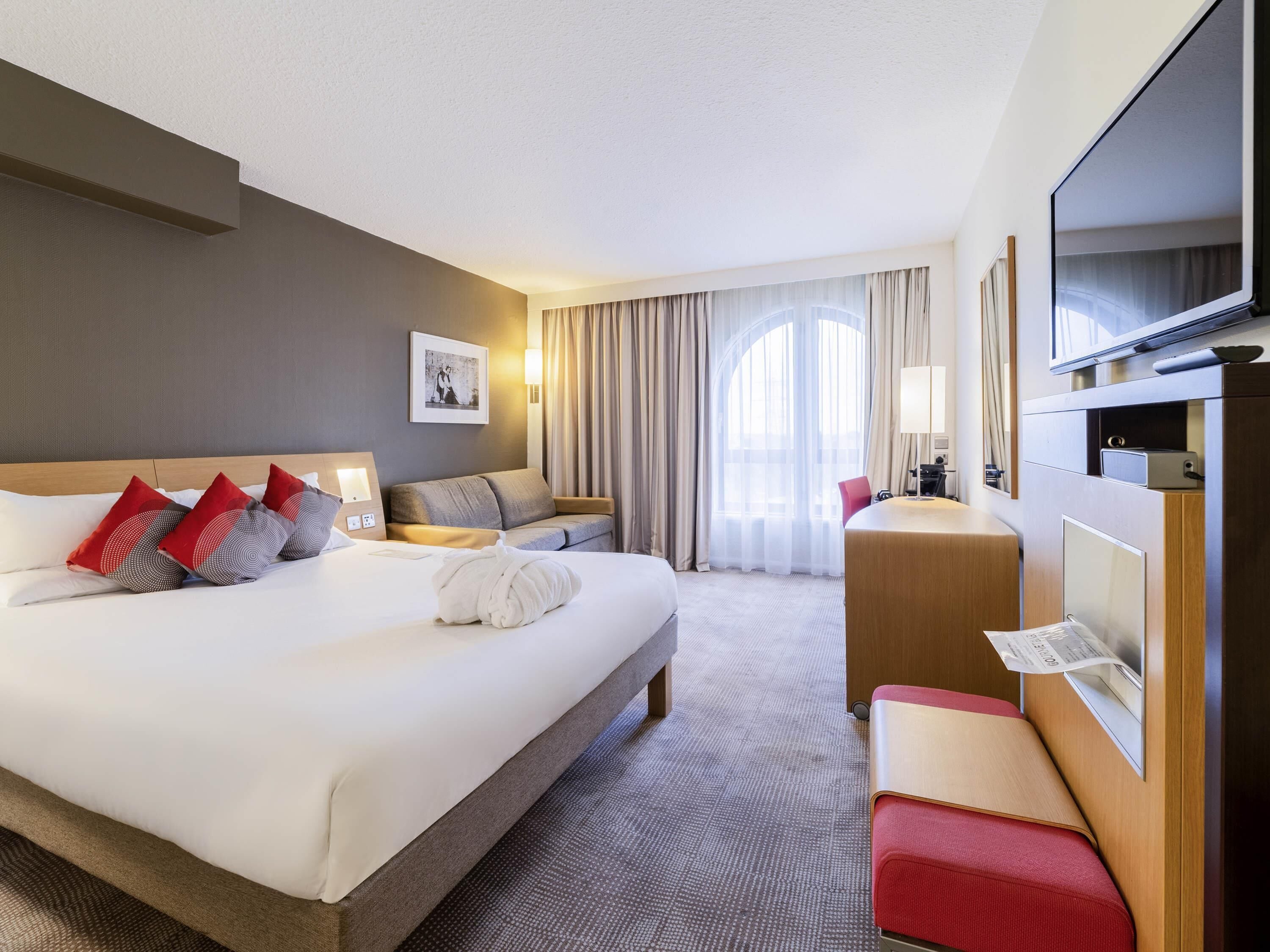 Executive-Zimmer, 1 Queen-Bett und Schlafsofa | Minibar, Zimmersafe, Schreibtisch, laptopgeeigneter Arbeitsplatz