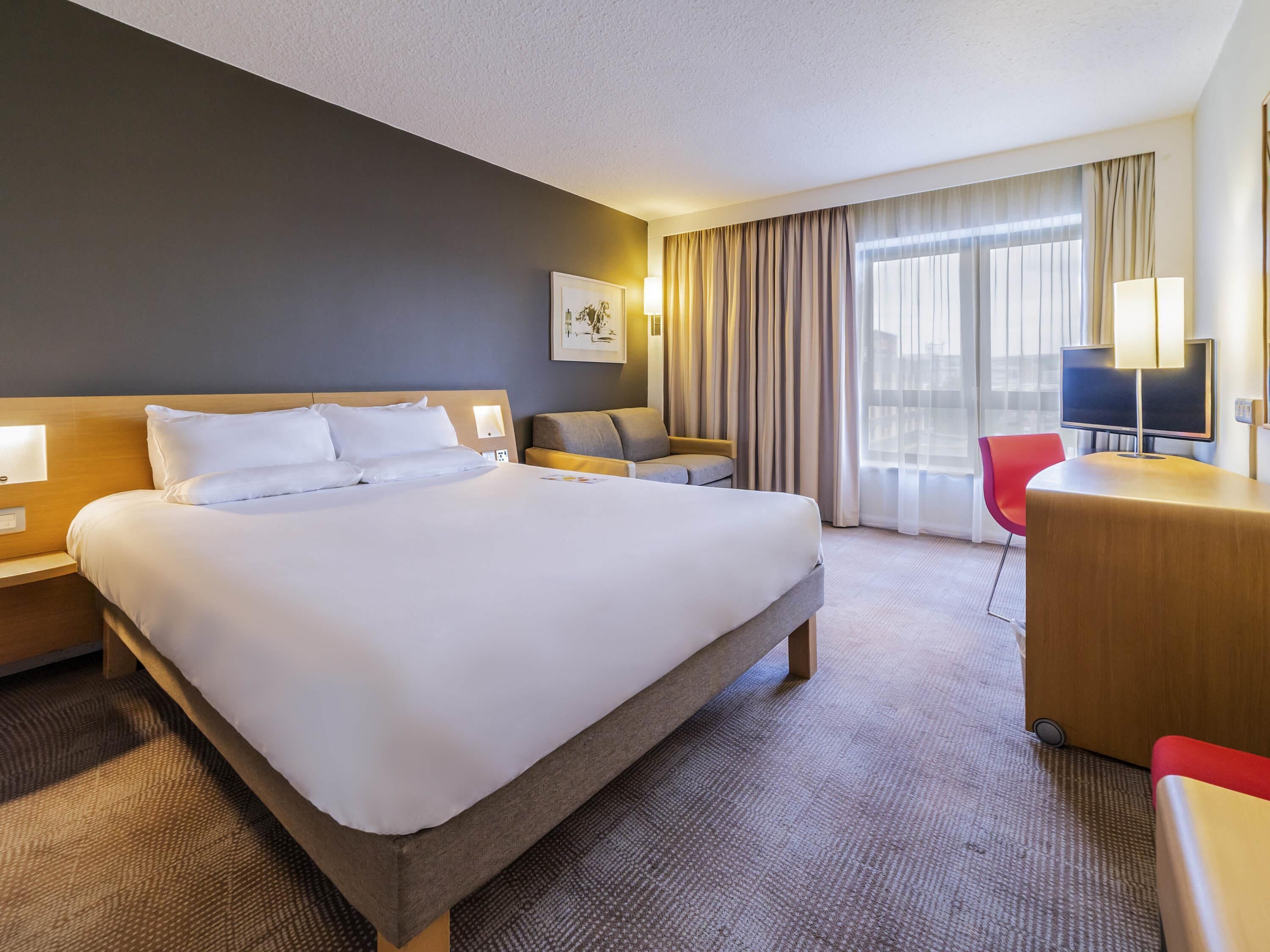 Superior Room, 1 Queen Bed with Sofa bed | Minibar, in-room safe, desk, laptop workspace