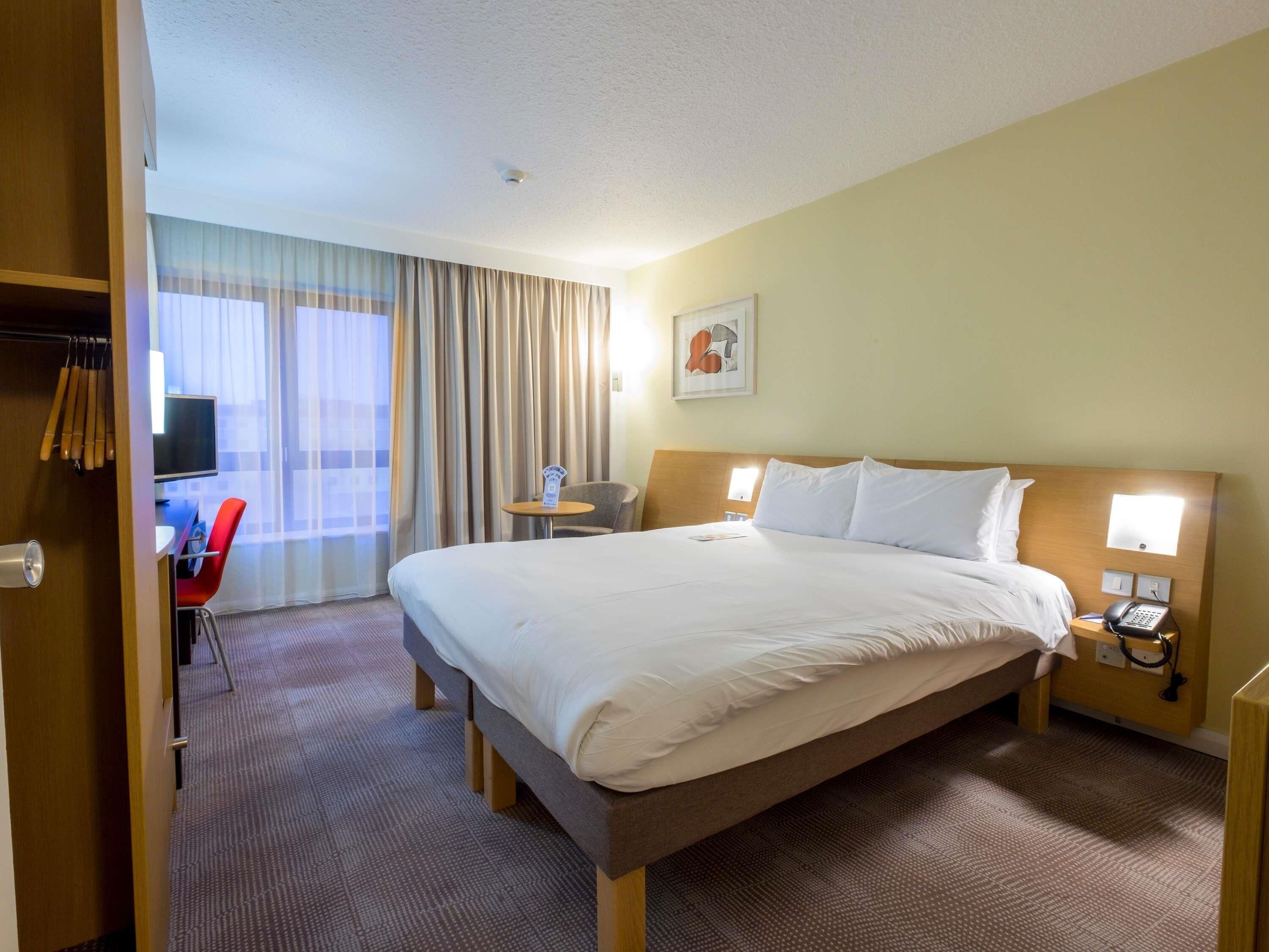 Superior Double Room, 1 Double Bed, Accessible | Minibar, in-room safe, desk, laptop workspace