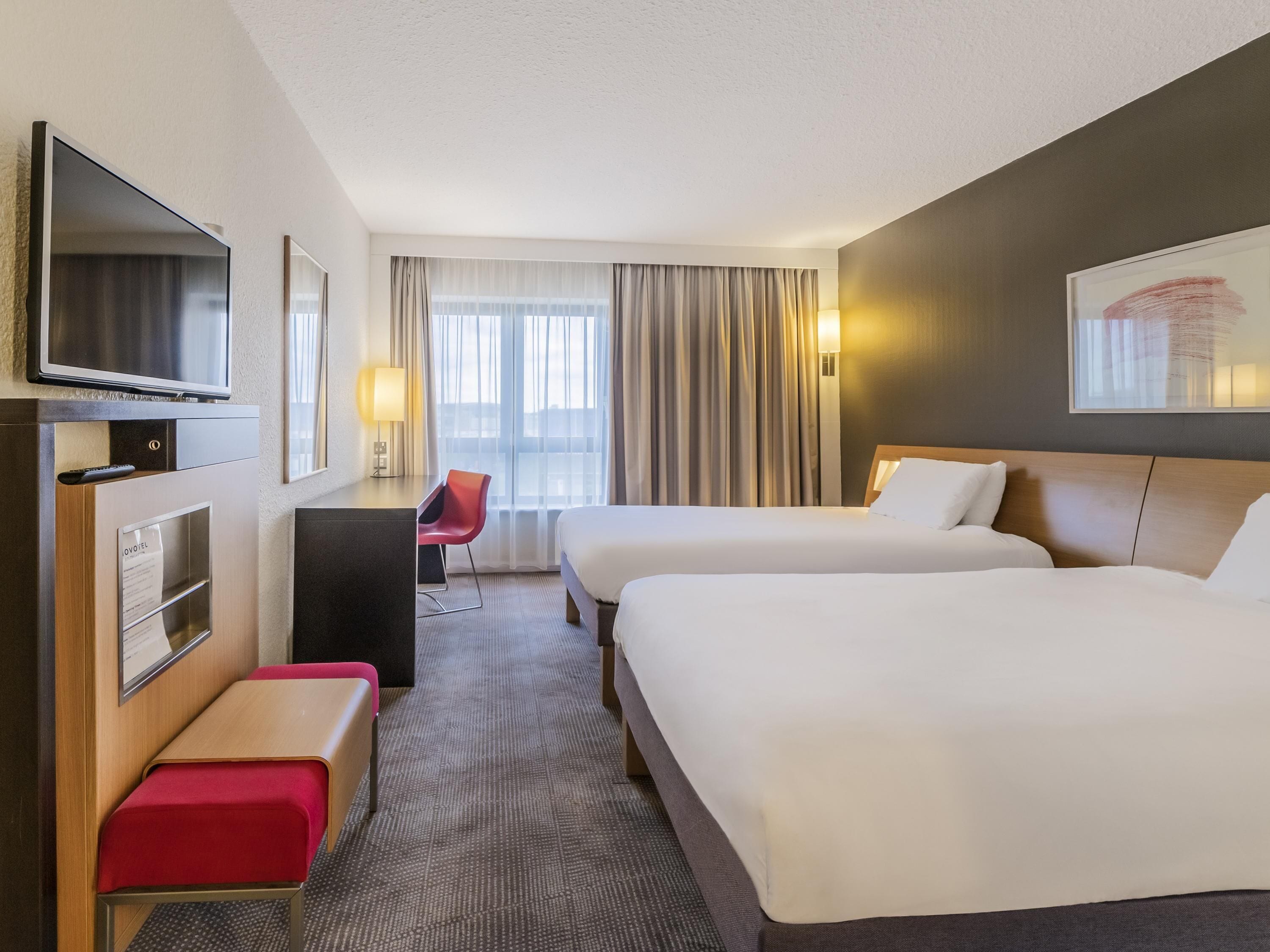 Rom – standard, 2 enkeltsenger | Minibar, safe på rommet, skrivebord og skrivebord for bærbar PC