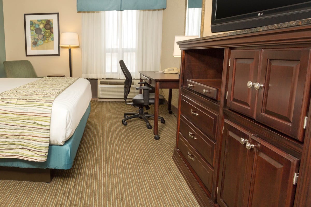1 bedroom, desk, laptop workspace, blackout drapes