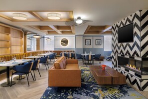 Bar (on property) - Hotel Indigo Detroit North – Troy by IHG (Troy)