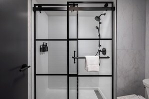 Standard Room, 2 Queen Beds | Bathroom | Free toiletries, hair dryer, bidet, towels - Hotel Indigo Detroit North – Troy by IHG (Troy)