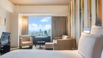 Down duvets, in-room safe, desk, blackout curtains