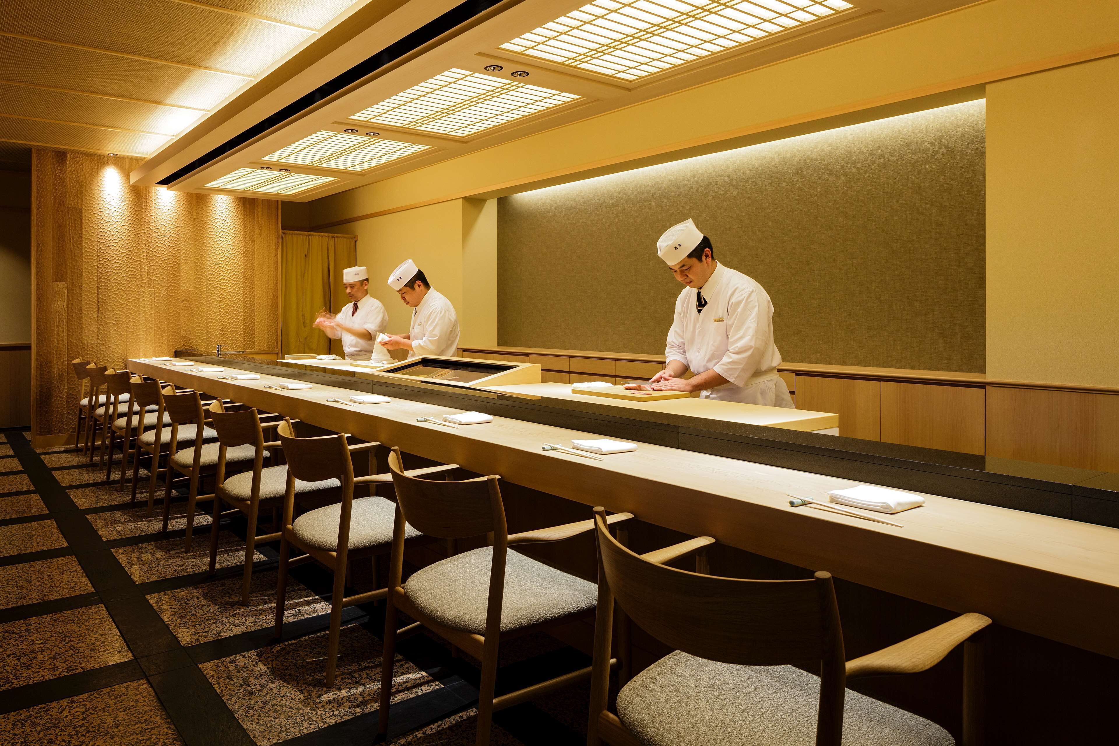 5 restaurants, breakfast, lunch, dinner served; international cuisine