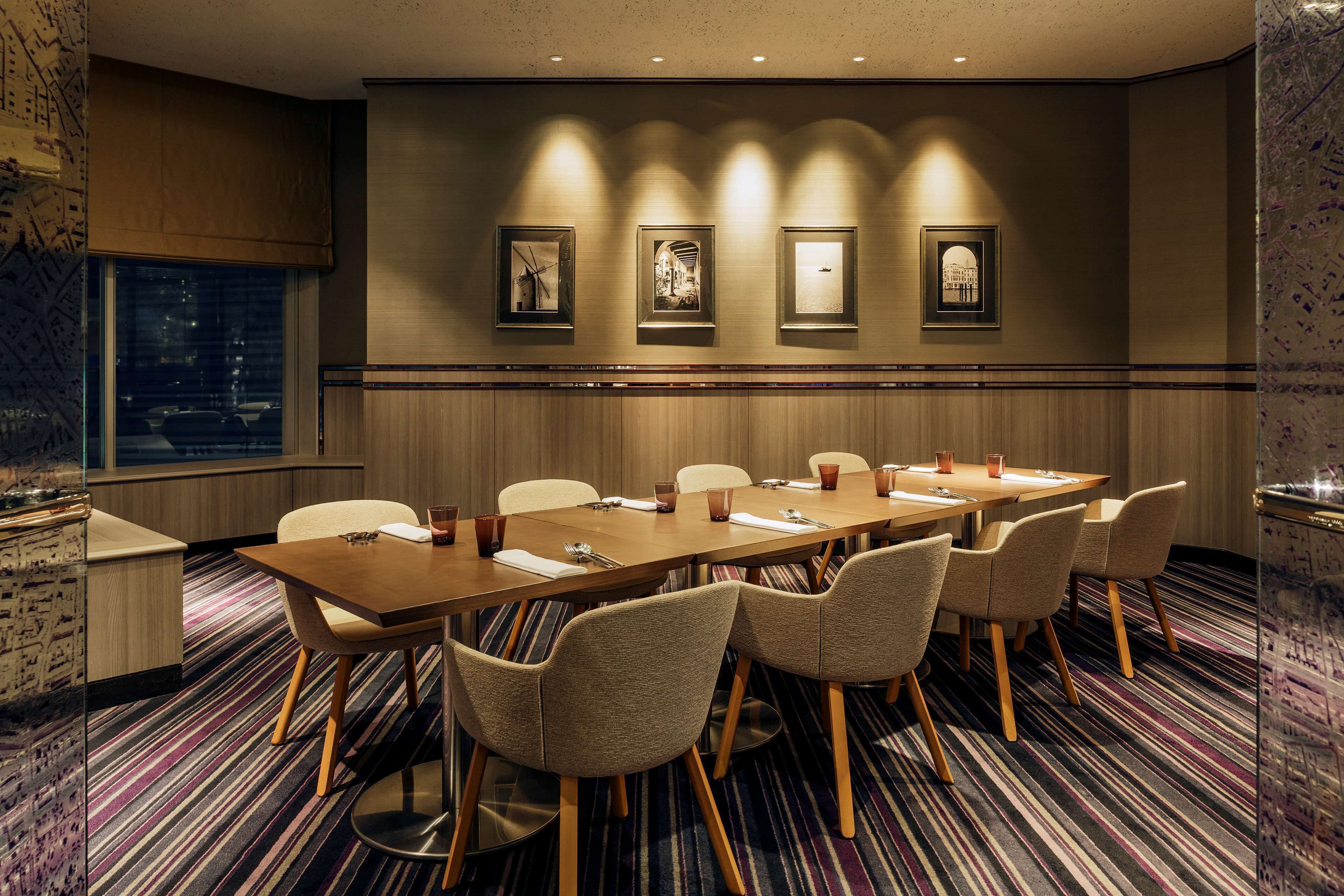 5 restaurants, breakfast, lunch, dinner served; international cuisine