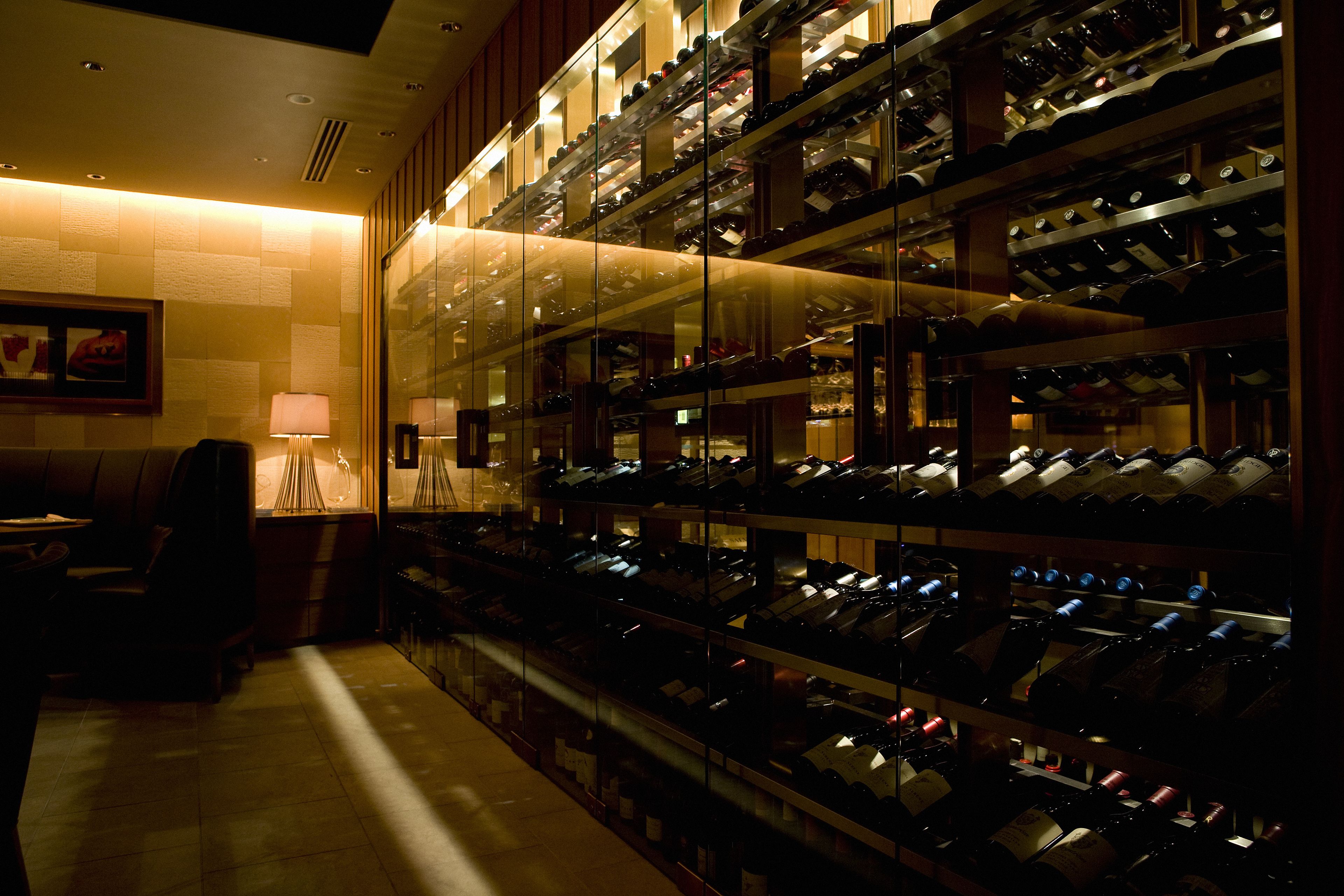 5 restaurants, breakfast, lunch, dinner served; international cuisine