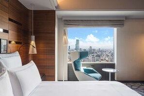 Prestige Suite King, Executive Lounge Access, High Floor | Down comforters, in-room safe, desk, blackout drapes - Swissotel Nankai Osaka (Osaka)