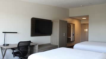 Chambre Standard, 2 grands lits | Coffres-forts dans les chambres, bureau