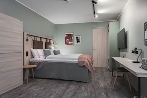Family Room, No Windows | Desk, laptop workspace, iron/ironing board, free WiFi