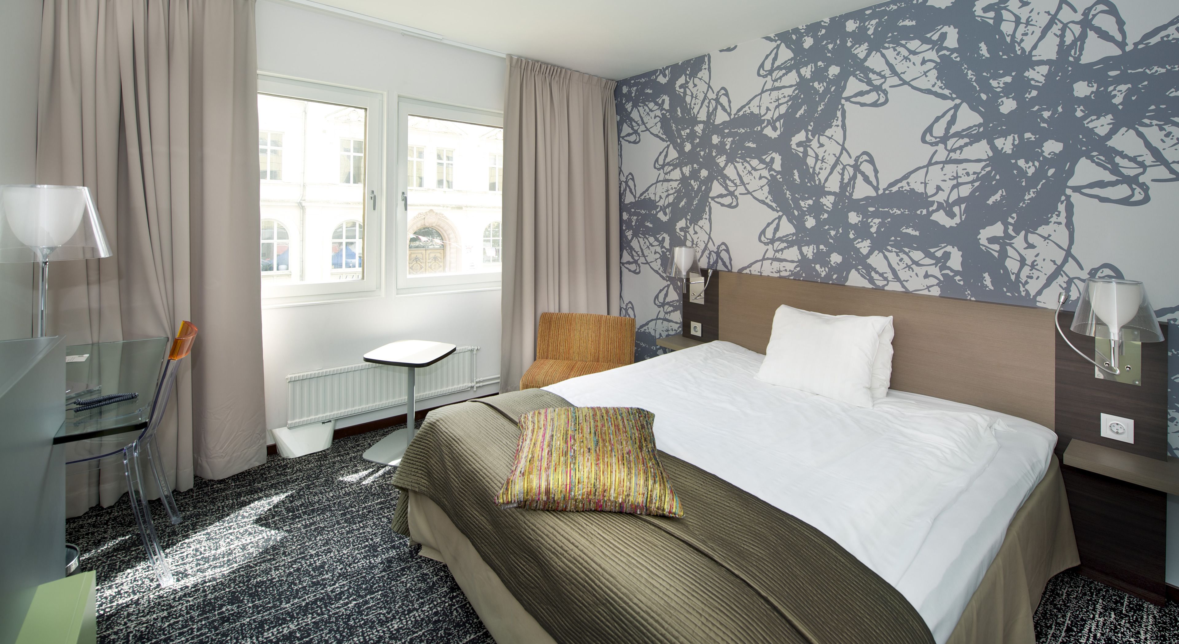 desk, laptop workspace, iron/ironing board, cots/infant beds