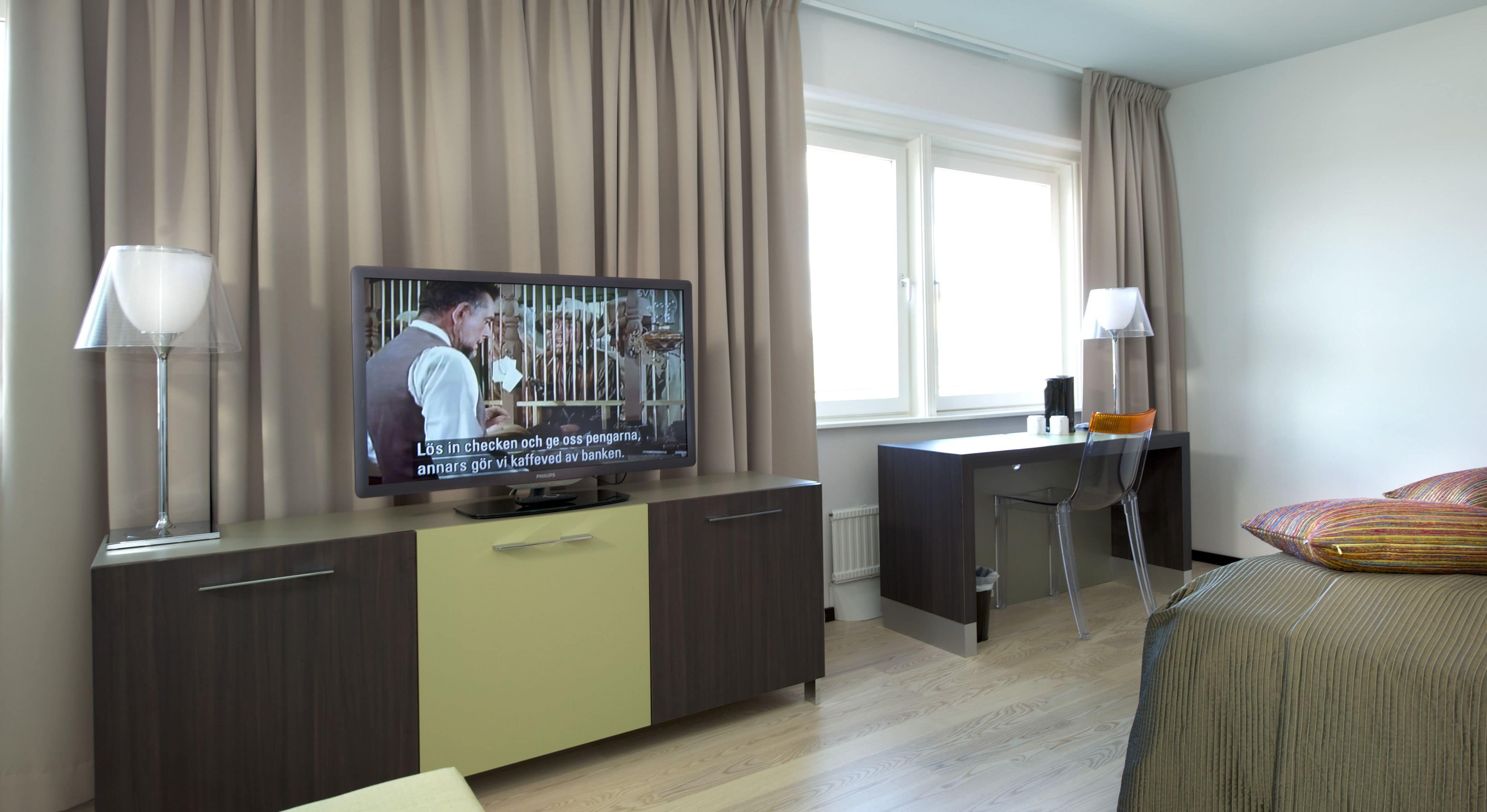 deluxe twin room, 2 single beds, non smoking | desk, laptop workspace, iron/ironing board, cots/infant beds