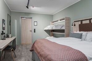 Chambre familiale, pas de fenĂȘtre | Bureau, espace de travail pour ordinateurs portables