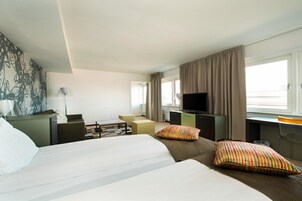 Family Room | Desk, laptop workspace, iron/ironing board, free WiFi