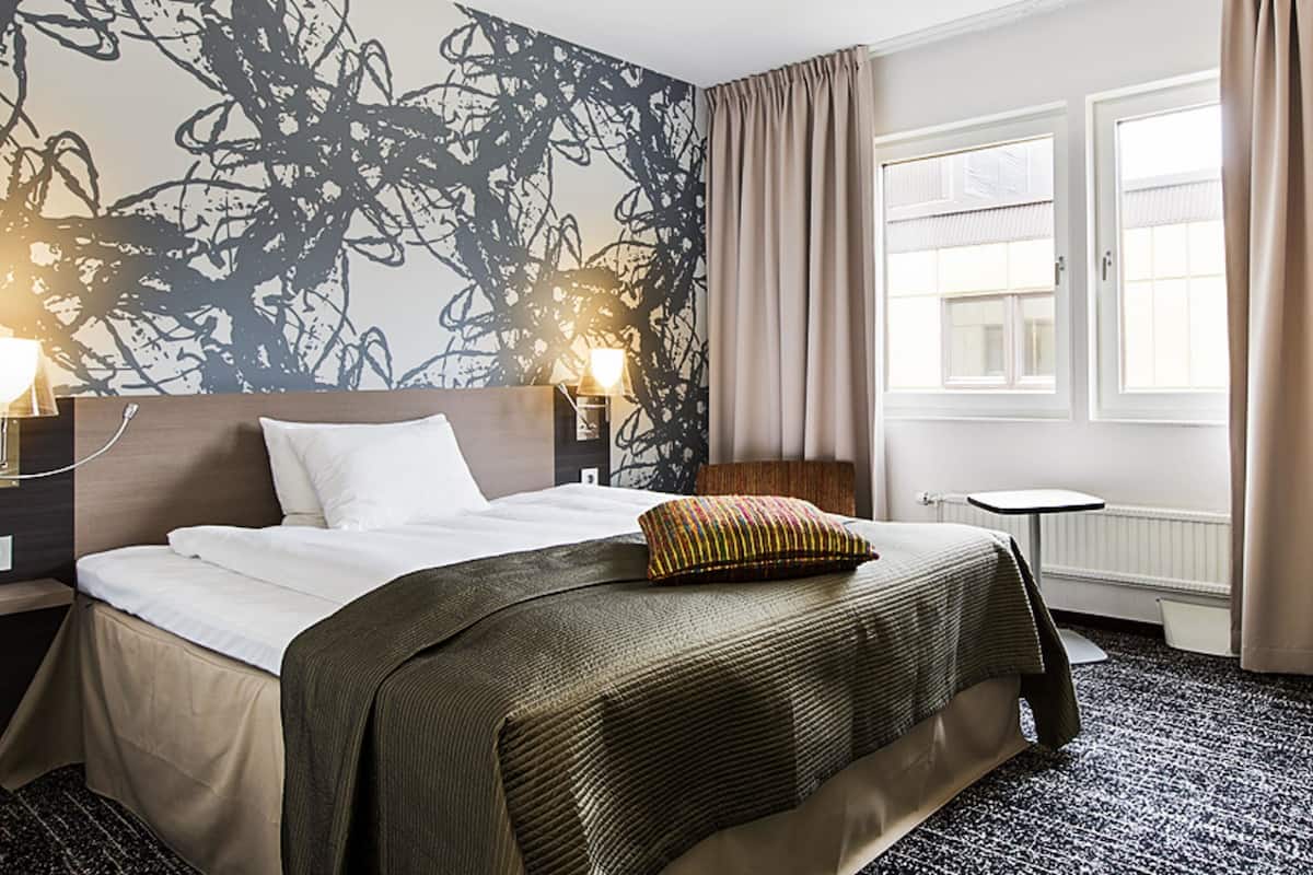 standard room, 1 double bed, non smoking | desk, laptop workspace, iron/ironing board, cots/infant beds