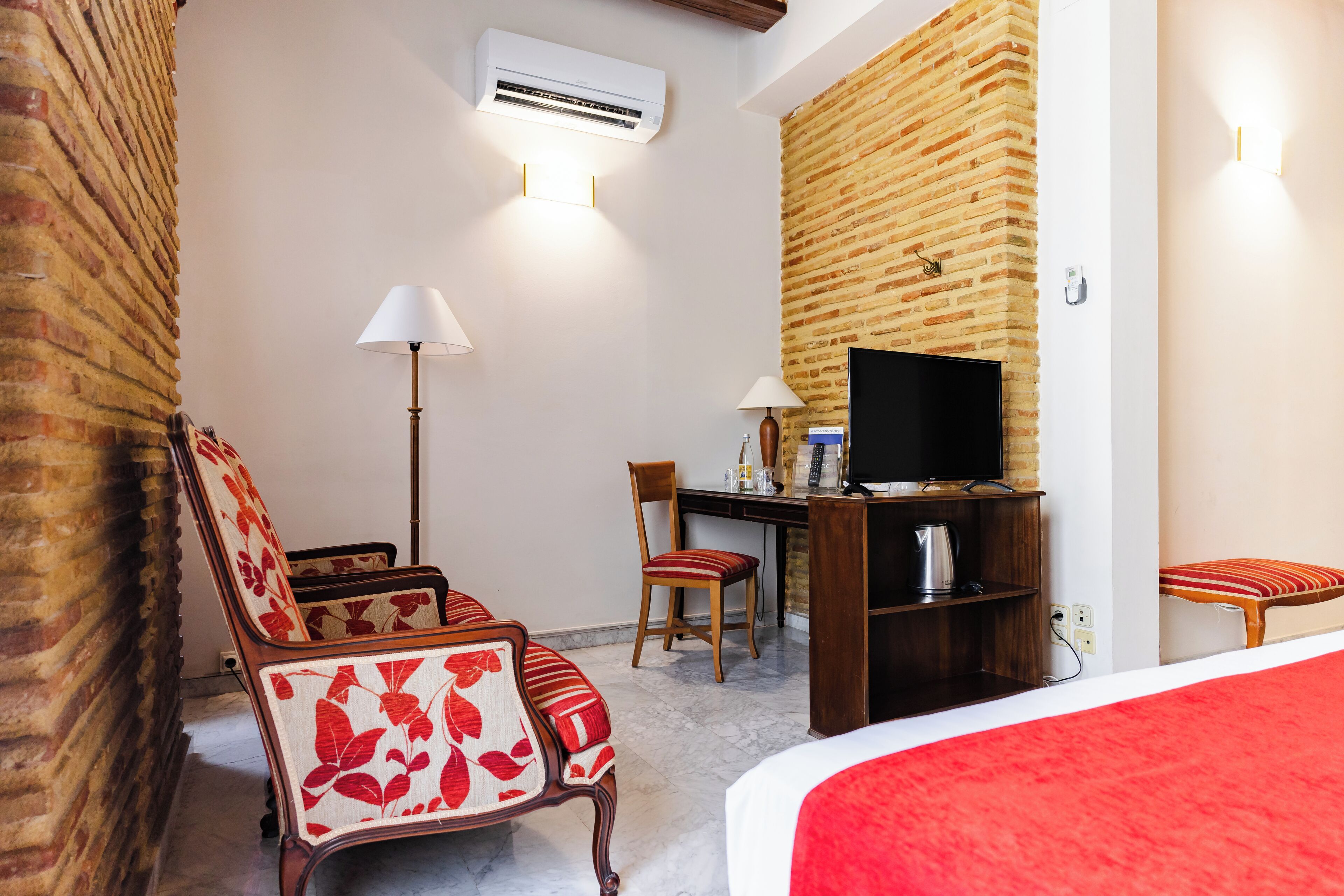 premium bedding, in-room safe, desk, blackout curtains