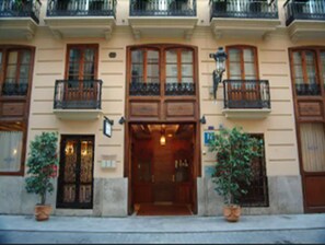 Front of property - Ad Hoc Monumental Hotel (Valencia)