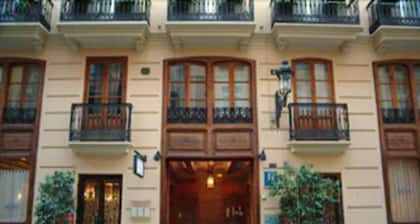 Ad Hoc Monumental Hotel