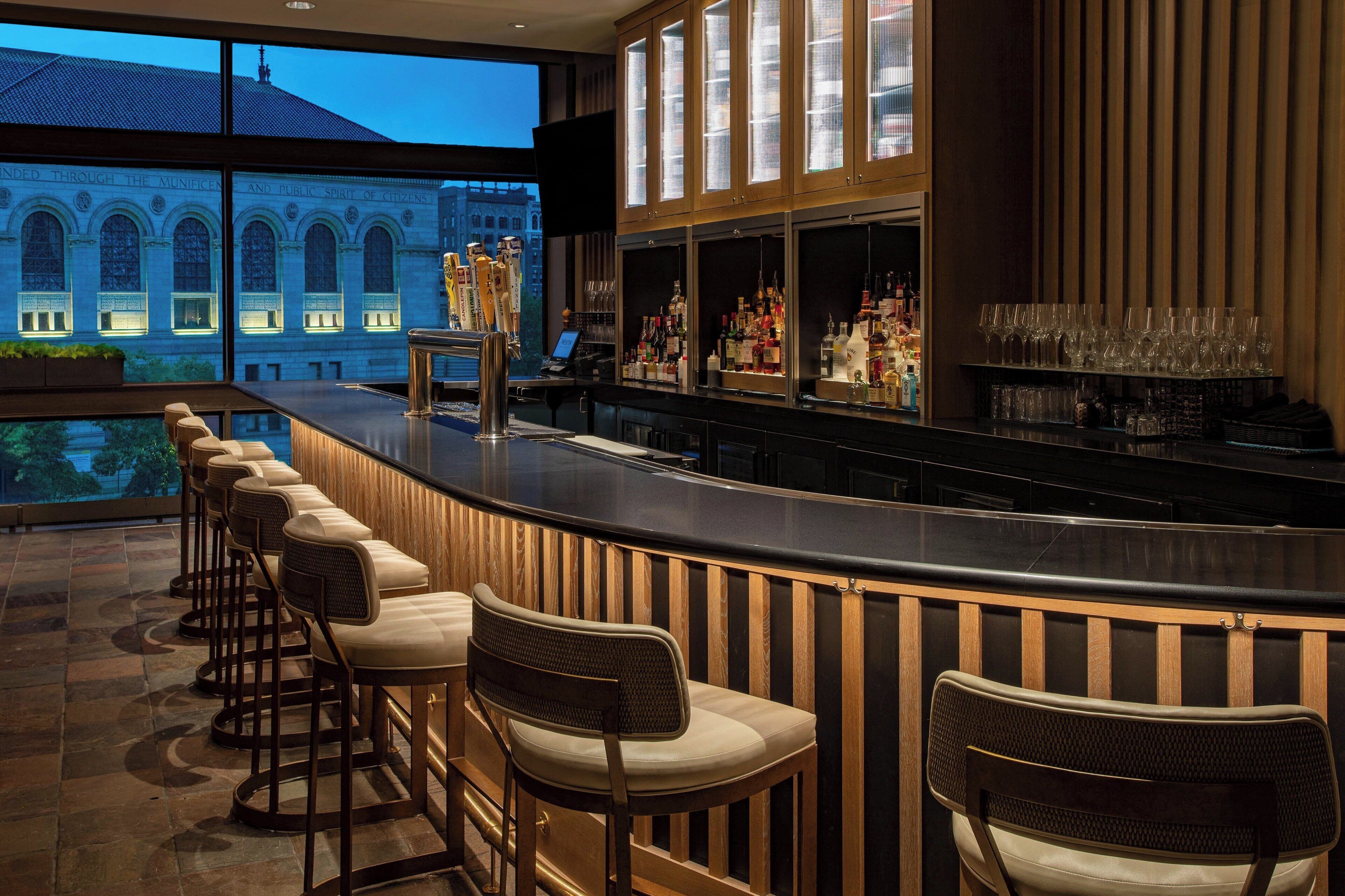 Det finns lunch och middag