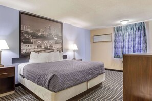 Escritorio, insonorización, tabla de planchar con plancha y wifi gratis 