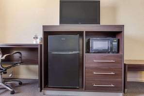 Schreibtisch, schallisolierte Zimmer, Bügeleisen/Bügelbrett