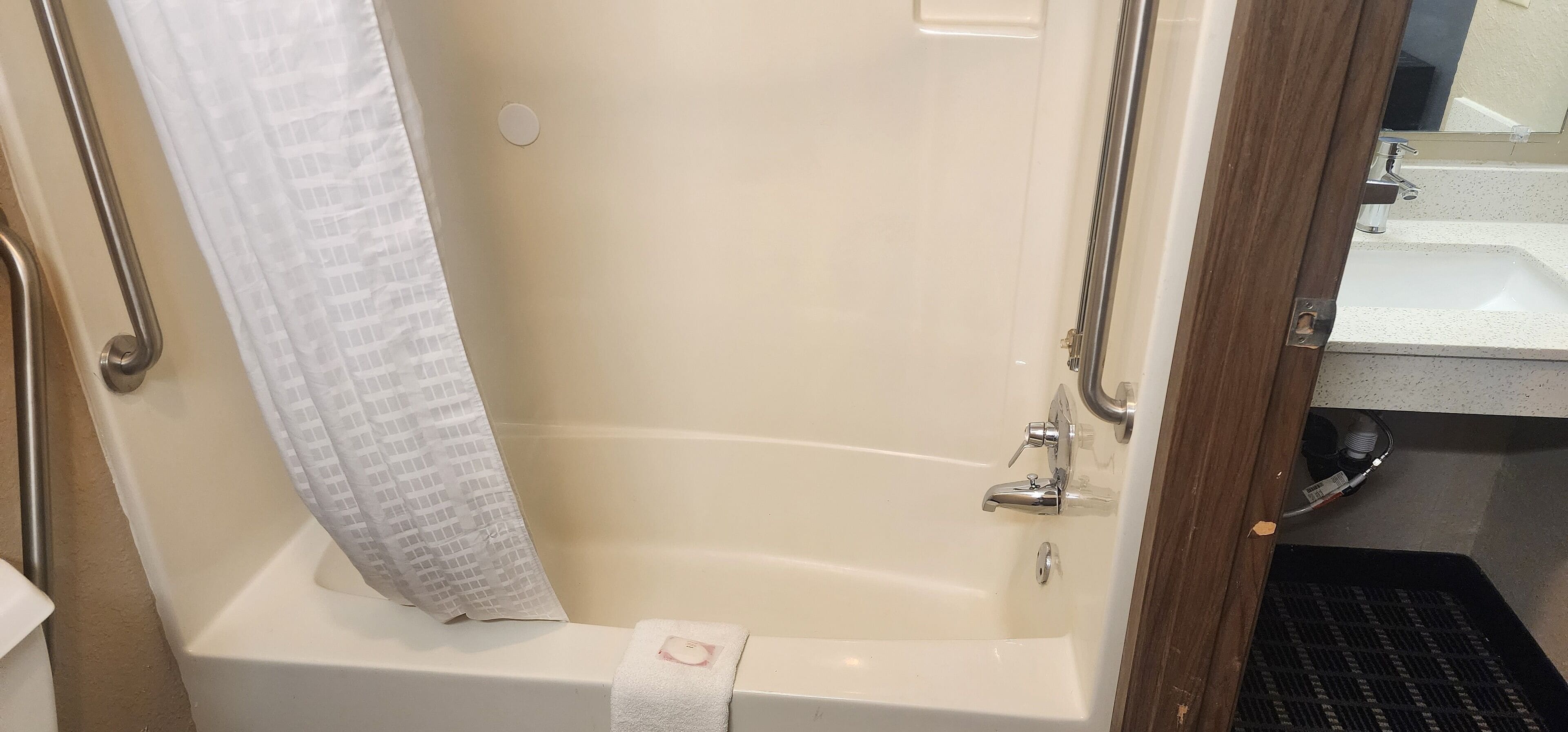 basic room, 2 queen beds, accessible, non smoking | bathroom | combined shower/bathtub, free toiletries, hair dryer, towels