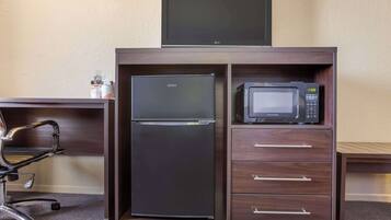 Desk, soundproofing, iron/ironing board, free WiFi