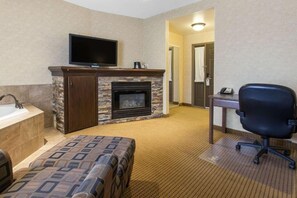 Premium bedding, desk, iron/ironing board, free WiFi - Flamingo Hotel (Medicine Hat)