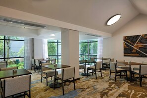 Daily buffet breakfast (USD 20.95 per person) - Pittsburgh Airport Marriott (Coraopolis)