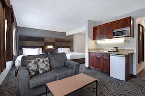 Room, 2 Queen Beds, Non Smoking (No elevator-One flight of stairs) | Desk, iron/ironing board, free WiFi, bed sheets