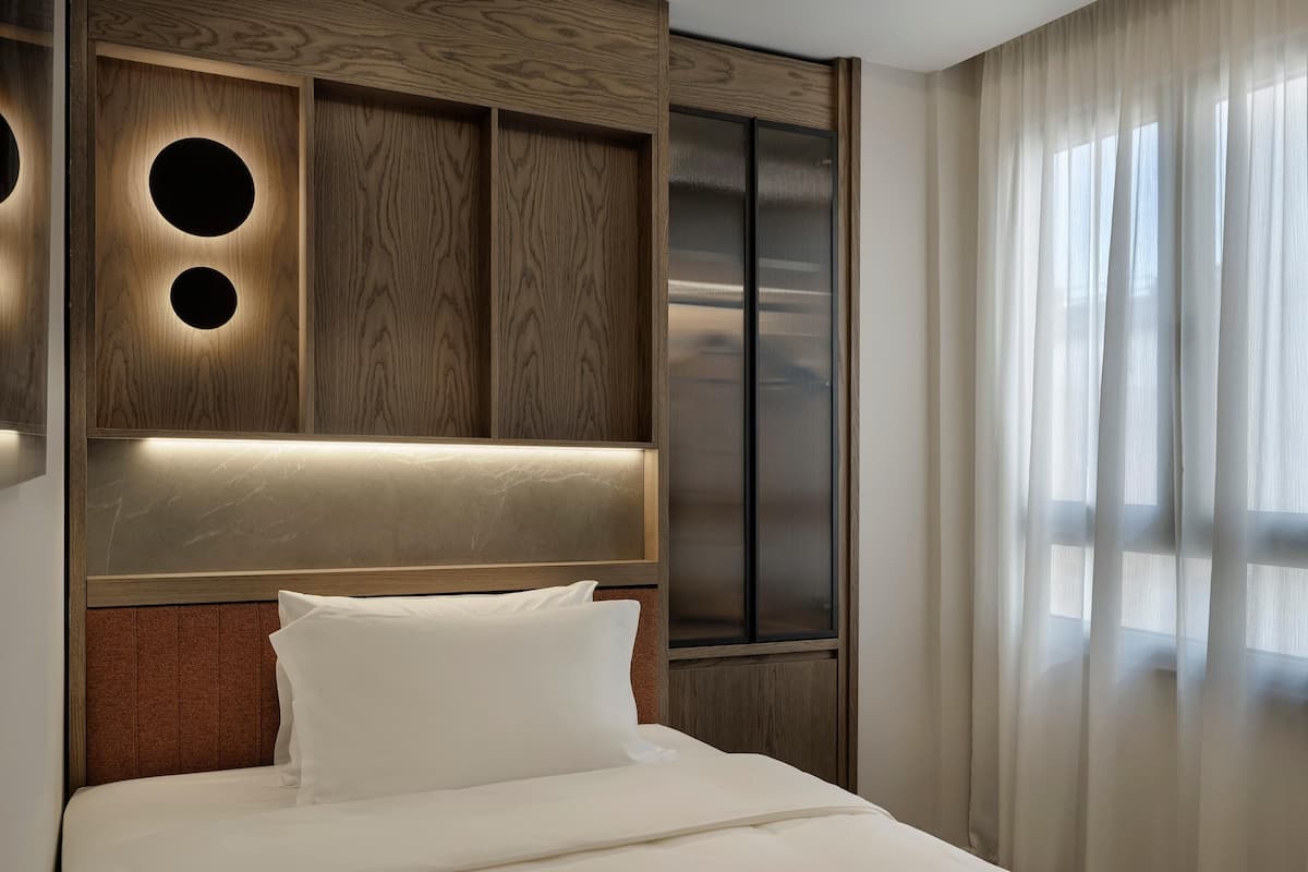 Nest | 1 bedroom, premium bedding, down comforters, Select Comfort beds