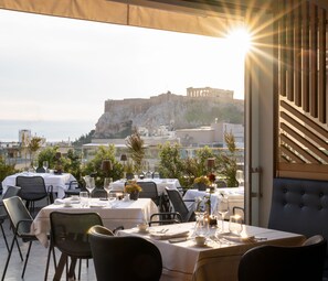 2 restaurants servant le petit-déjeuner