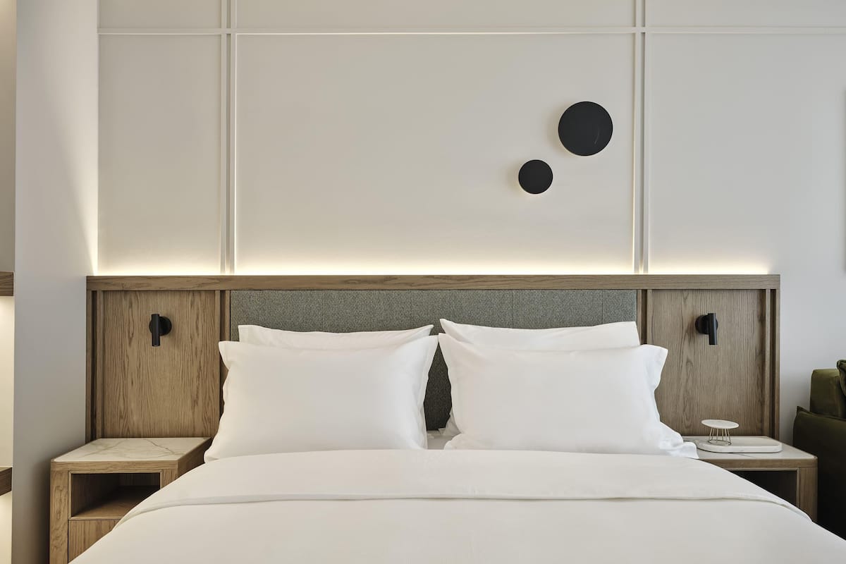 1 bedroom, premium bedding, down comforters, Select Comfort beds
