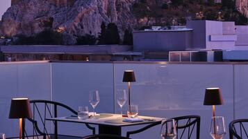 2 restaurantes; se sirven desayunos