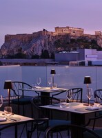 2 restaurants, breakfast served