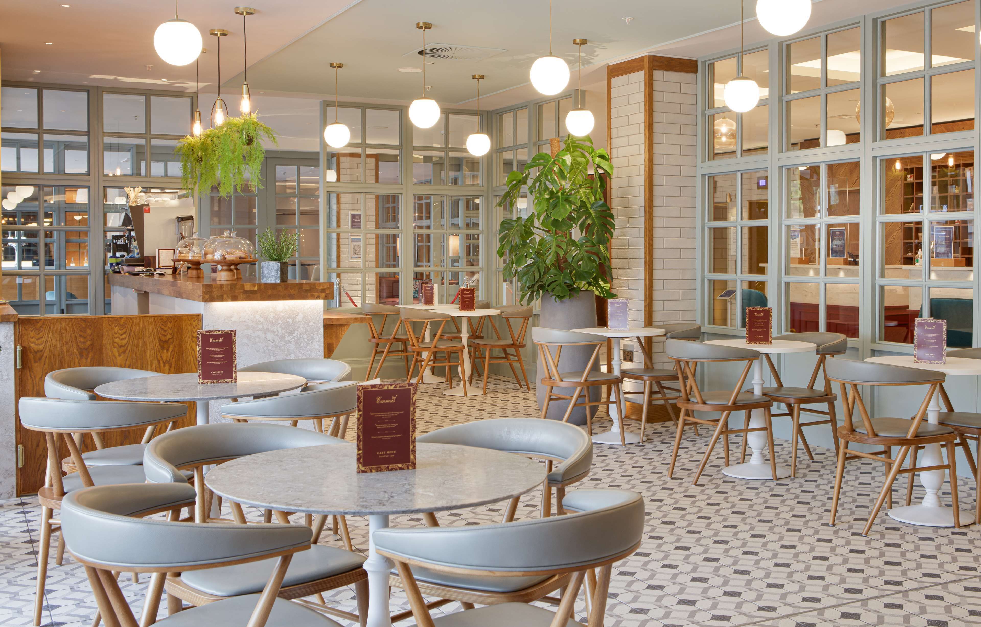 breakfast, lunch, dinner served; international cuisine