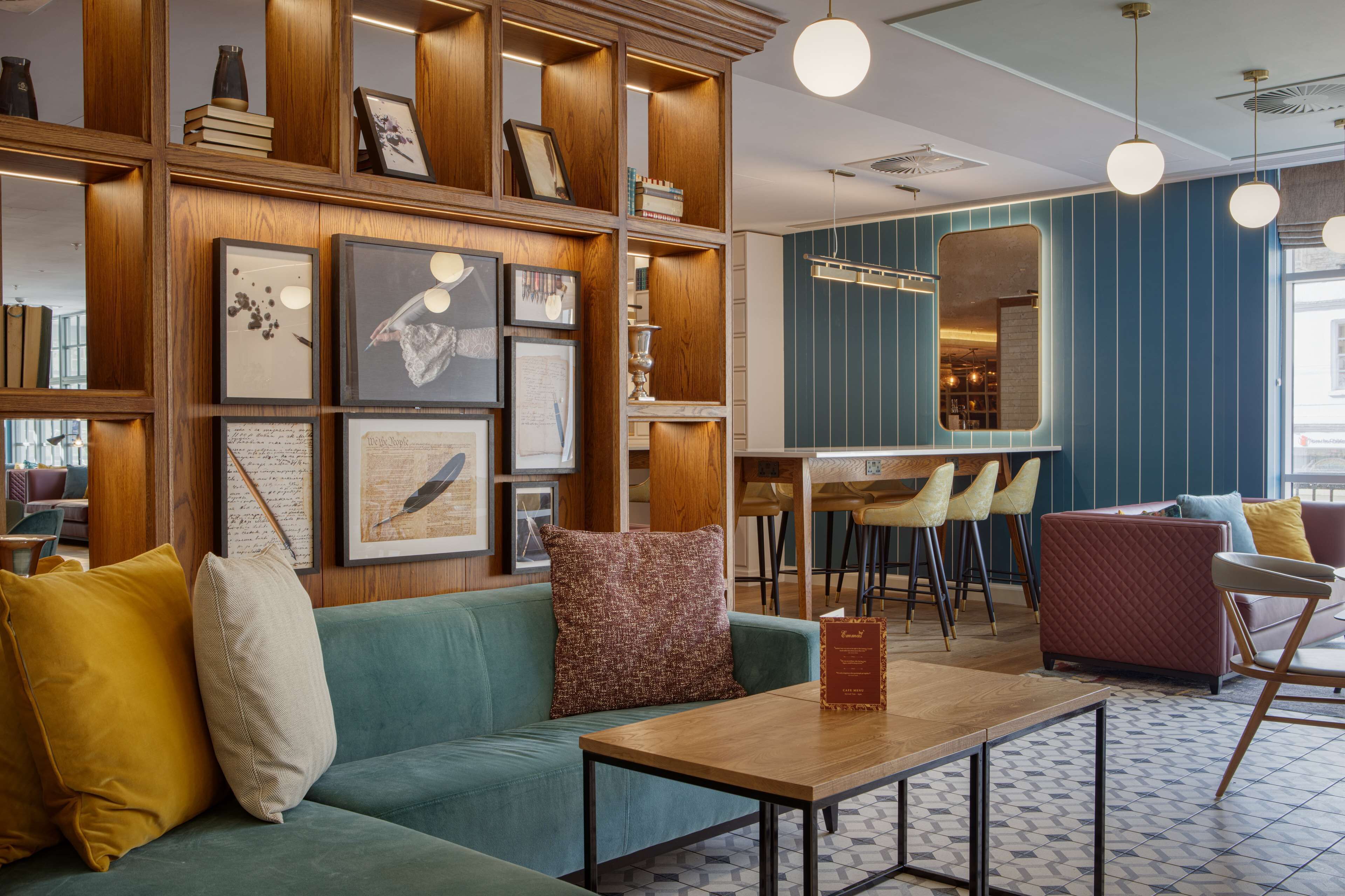 breakfast, lunch, dinner served; international cuisine