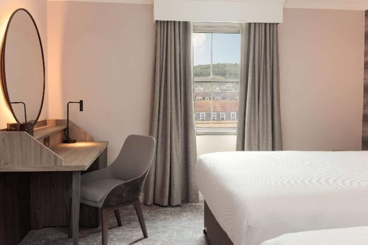 In-room safe, iron/ironing board, WiFi, bed sheets