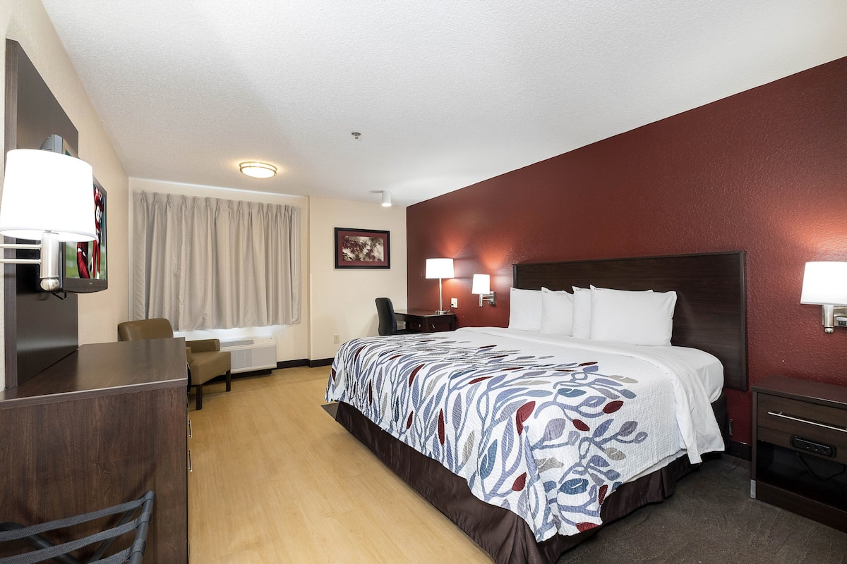 Superior Room, 1 King Bed (Smoke Free) | Blackout drapes, free WiFi, bed sheets