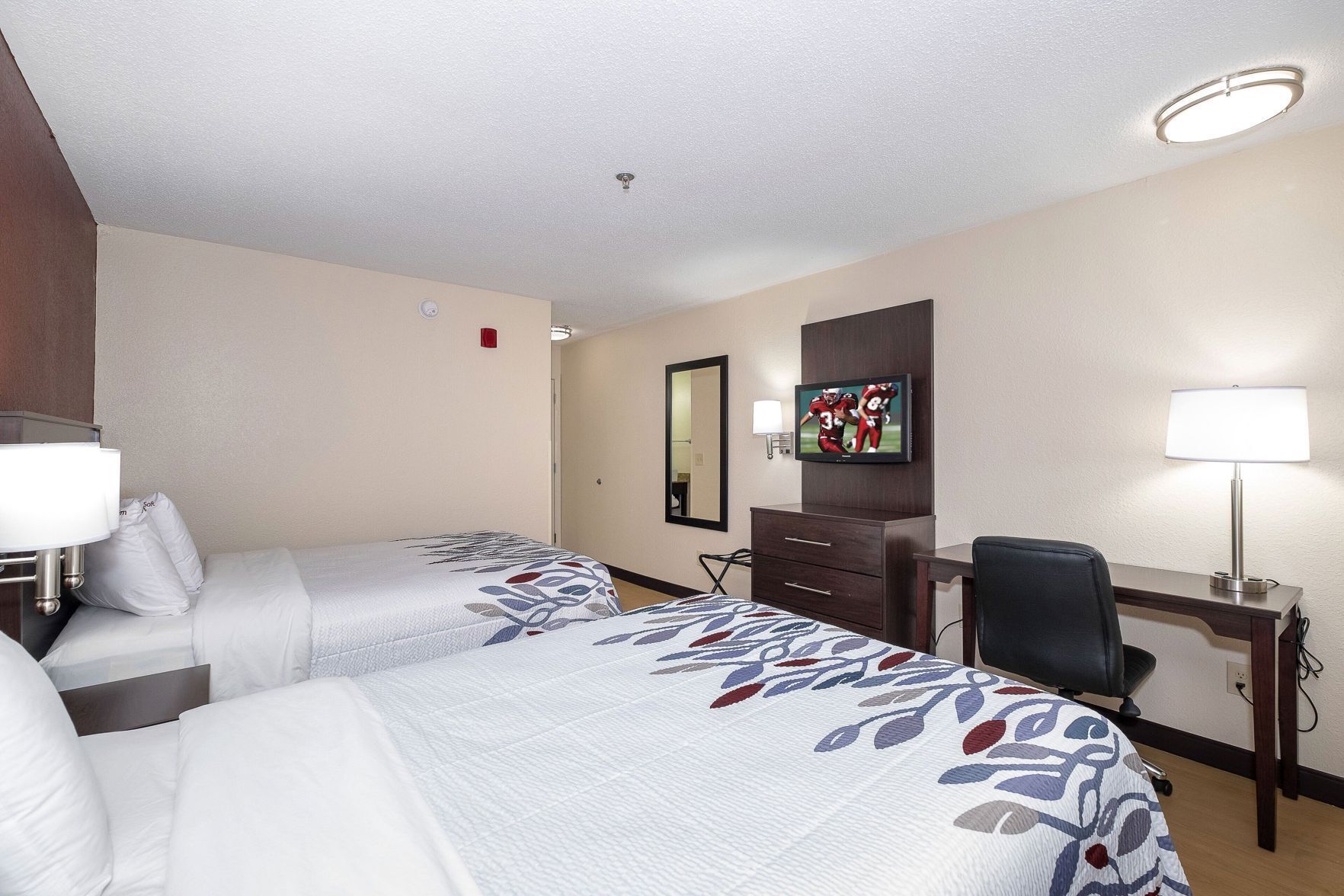 Cortinas blackout, wifi gratis y ropa de cama 
