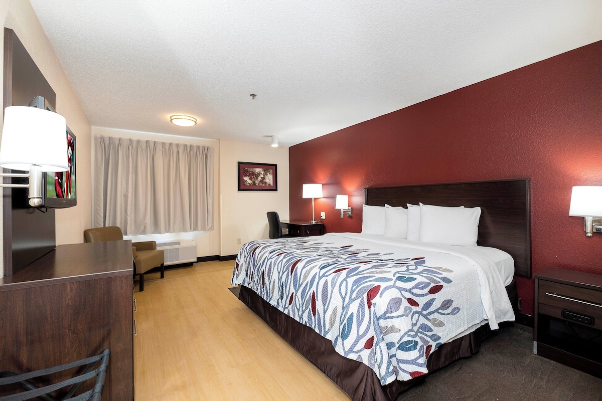 Superior Room, 1 King Bed (Smoke Free) | Blackout drapes, WiFi (free), bed sheets