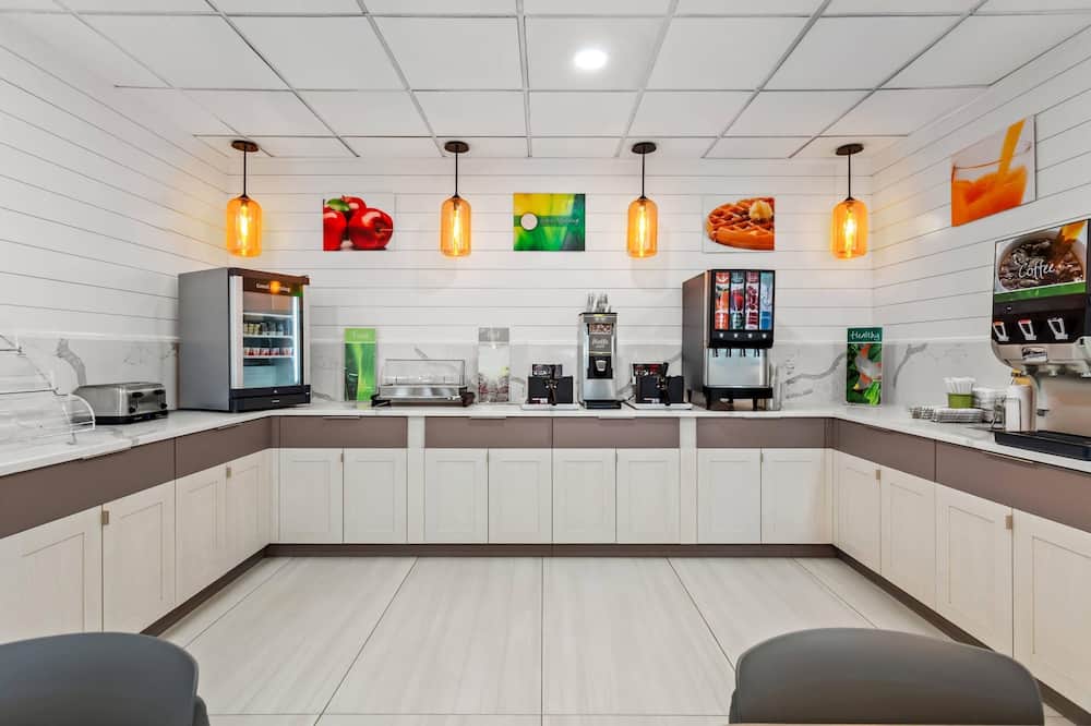 Quality Inn Tampa Airport - Cruise Port