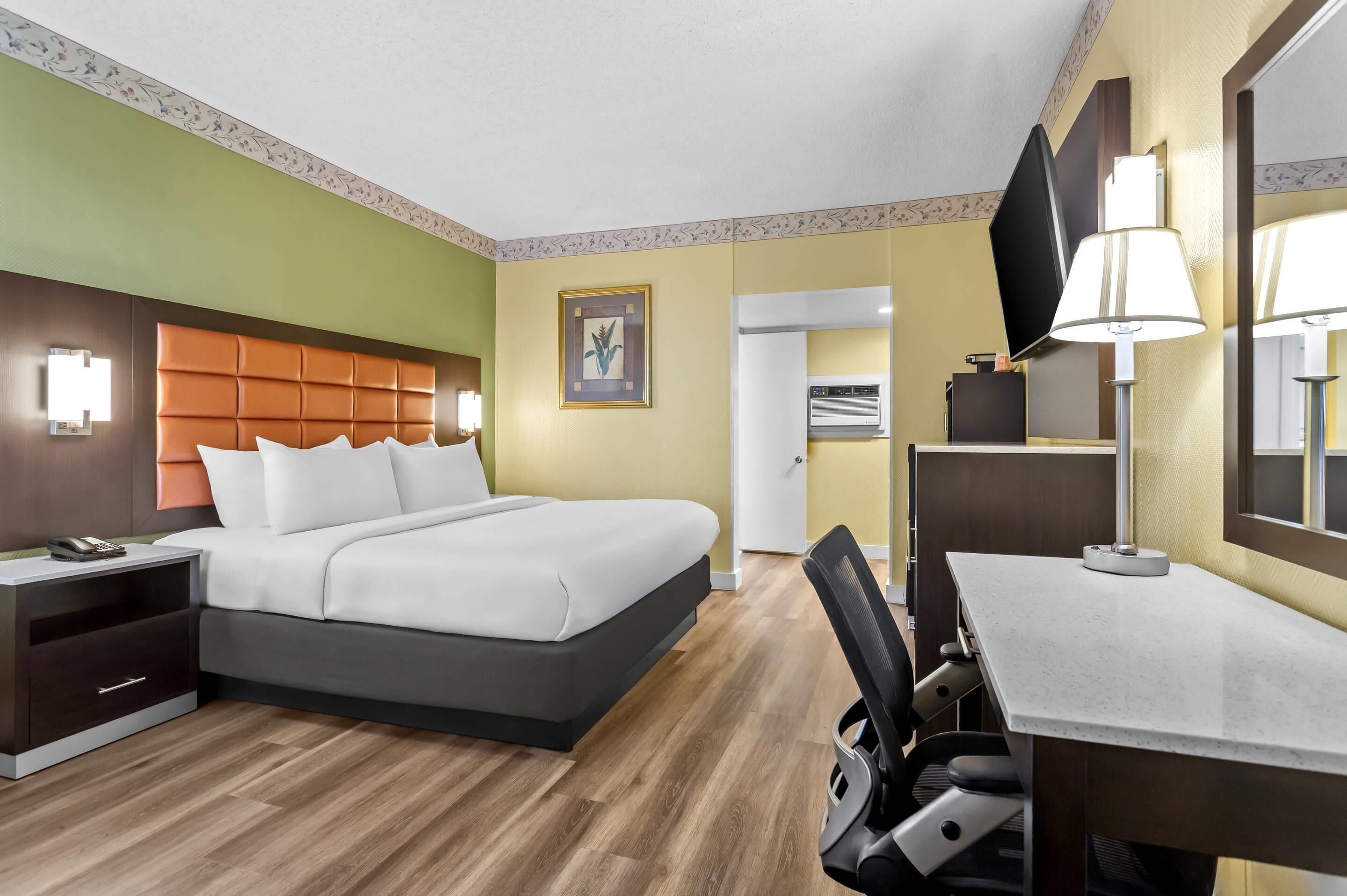 Standard Room, 1 King Bed, Non Smoking | In-room safe, desk, iron/ironing board, rollaway beds